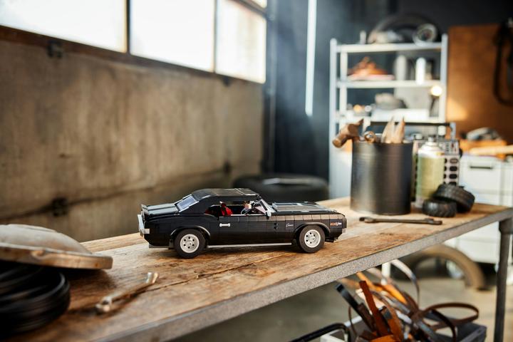 Image du produit LEGO Chevrolet Camaro Z28 (10304, LEGO difficiles à trouver)