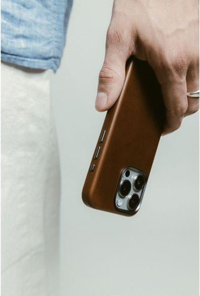 Actual product image Nomad Traditional Leather Case (Apple iPhone 16 Pro Max)