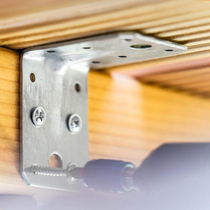 Actual product image Helpmate Lochplattenwinkel 100x100x90, verzinkt, 12 Stück, mit Sicke (Perforated plate angle, 12 pcs.)