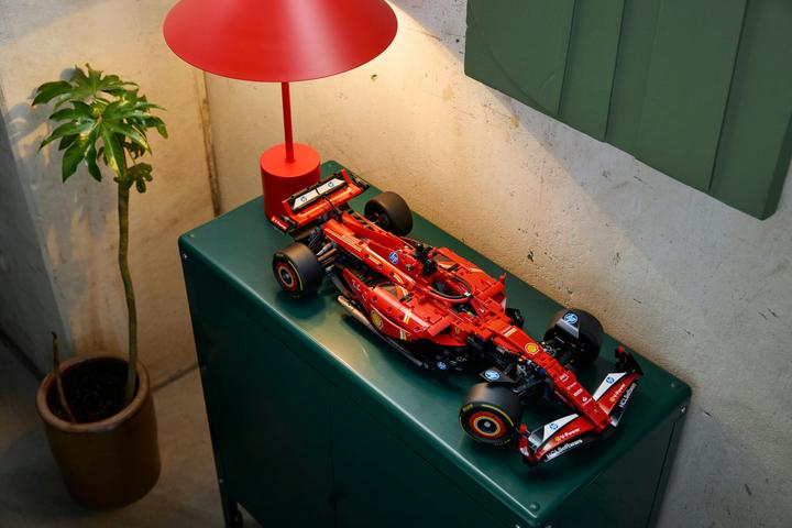 Image du produit LEGO Ferrari SF-24 F1 Rennauto (42207, LEGO Technic)