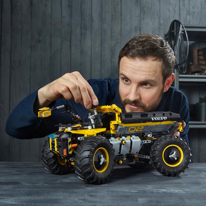 Actual product image LEGO Volvo Concept Wheel Loader ZEUX (42081, LEGO Technic)