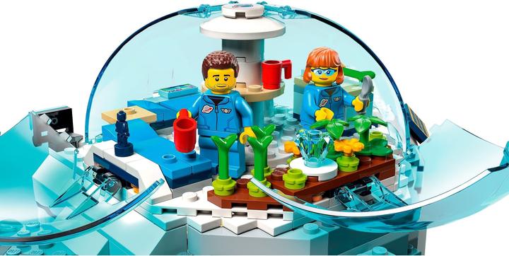 Actual product image LEGO Lunar Research Base (60350, LEGO City)