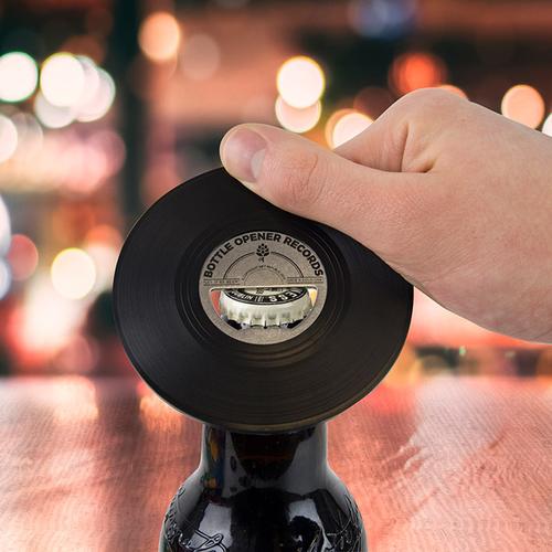 Image du produit Gift Republic Ouvre-bouteille en vinyle, Noir, 10x10x0.5 cm