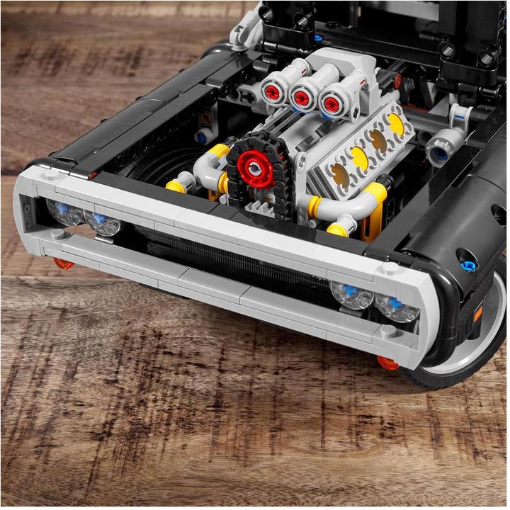 Actual product image LEGO Dom's Dodge Charger (42111, LEGO Technic)