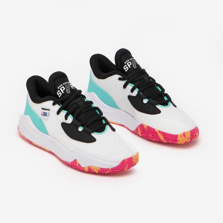 Immagine prodotto Tarmak Kinder Basketball Schuhe NBA Spurs - Fast 900 Low-1 schwarz/weiss (38)
