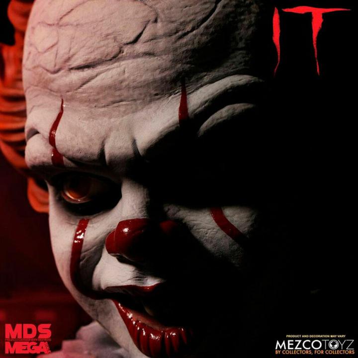 Produktbild Mezco Toys Stephen King: Es - Sprechende Puppe Pennywise
