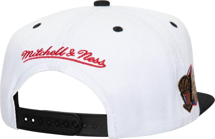 Produktbild Mitchell & Ness Snapback Cap CHAMPIONS Chicago Bulls weiss (One Size)