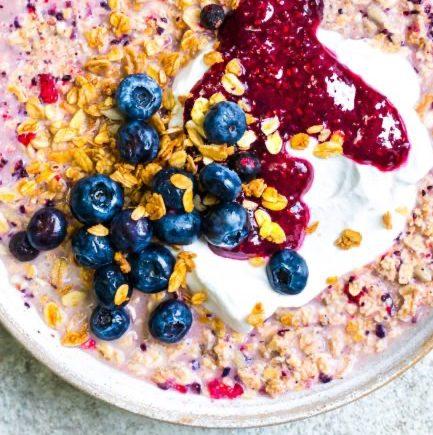 Produktbild Deliciously Ella Beeren-Granola (400 g)