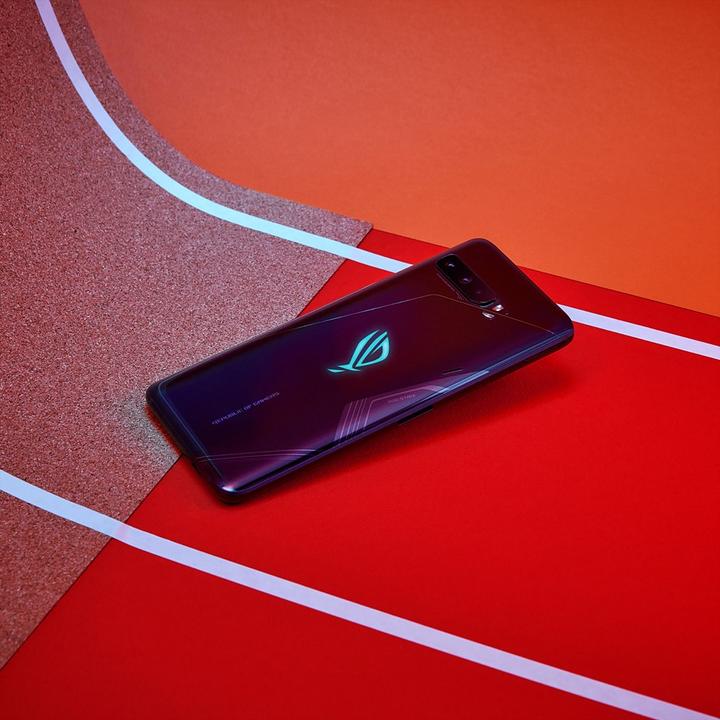 Actual product image ASUS ROG Phone 3 Strix (8GB) (256 GB, Black, 6.59", Dual SIM, 64 Mpx, 5G)