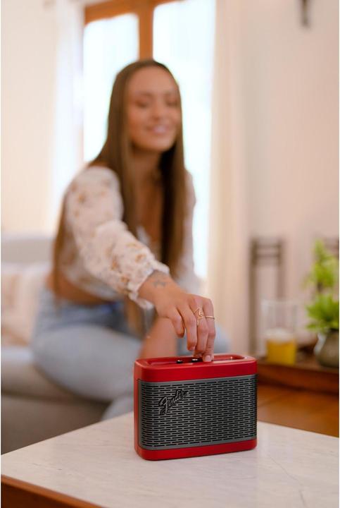Produktbild Fender Newport2 30W Bluetooth Lautsprecher (12 h, Akkubetrieb, Netzbetrieb)