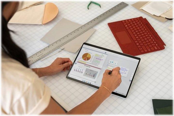 Produktbild Microsoft Surface Pro X (13", Microsoft SQ2, 16 GB, 512 GB)