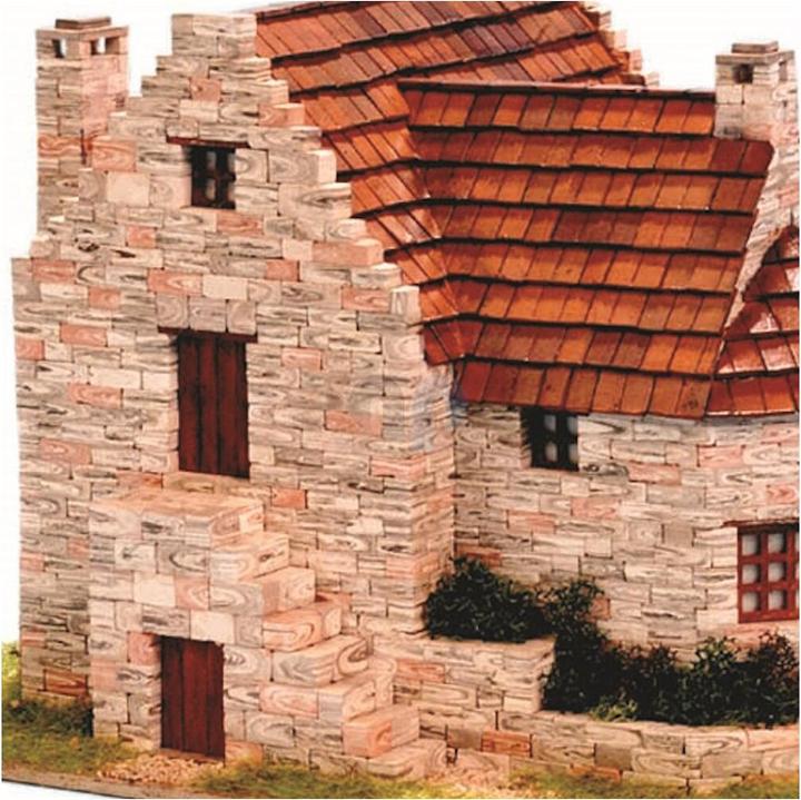 Produktbild Block Cuit. 3D Keramik-Modelbausatz -Altes Englisches Haus «Old Cottage 2» (26 x 14 x 22 cm)