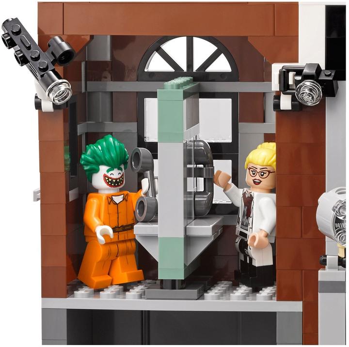 Actual product image LEGO Arkham Asylum (70912)