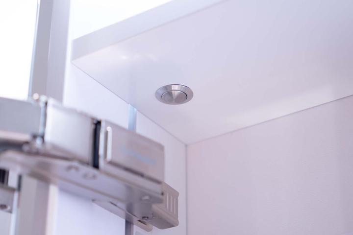 Produktbild Schneider LOWLINE Basic LED Lichtspiegelschrank, 1 Tür, Anschlag wechselbar, 60x74,8x13,5cm, 171.26 (60 x 74 x 84 cm)