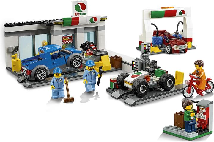 Actual product image LEGO City petrol station (60132, LEGO City)