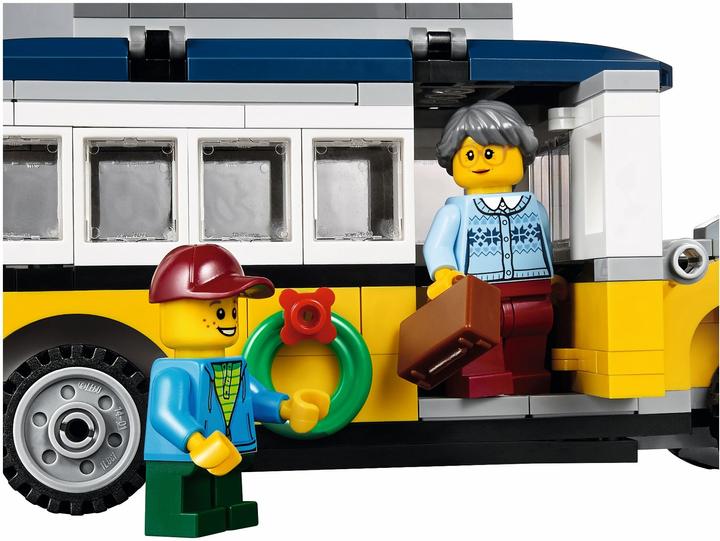 Actual product image LEGO Winter station (10259, LEGO Creator Expert)