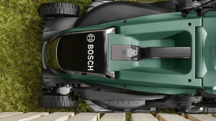 Produktbild Bosch Home & Garden Rasenmäher UniversalRotak 450, 1300 W, Schnitthö. 25-70mm, Schnittbreite 35cm (Netzbetrieb)
