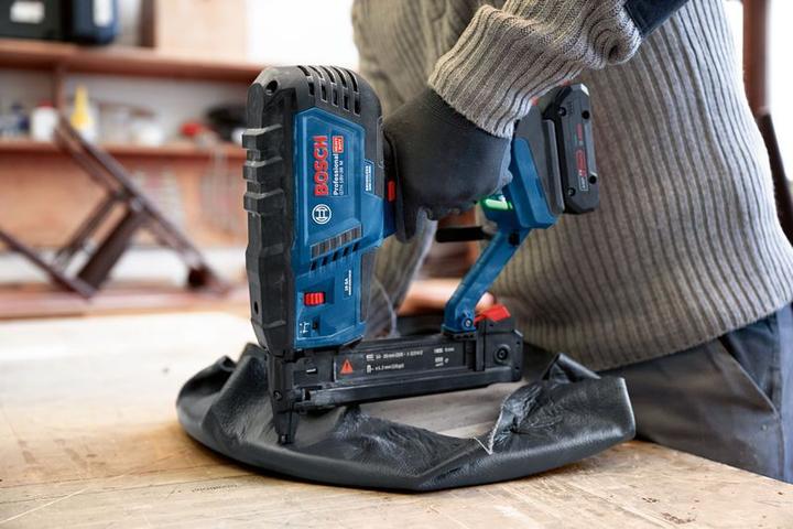 Produktbild Bosch Professional Akku-Holzklammerer GTH 18V-38 M