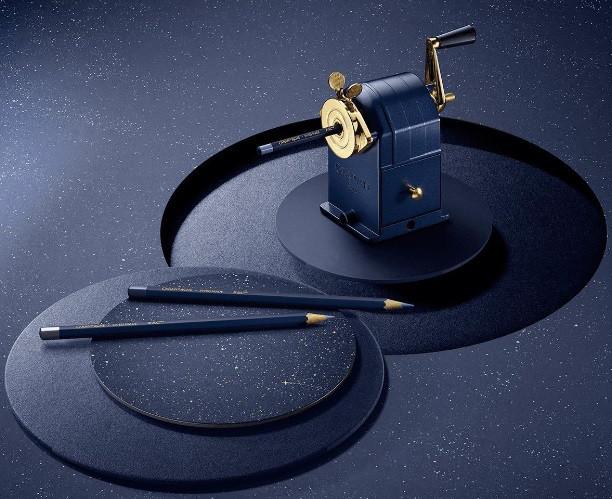 Produktbild Caran d'Ache Cosmic Blue Spitzmachine Sonderedition