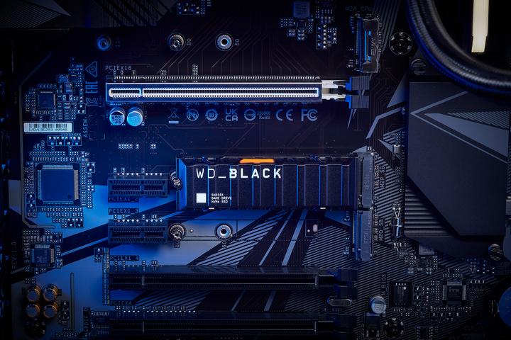 Produktbild WD Black SN850X mit Heatsink (2000 GB, M.2 2280)