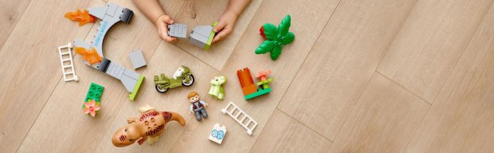 Produktbild LEGO Ausbruch des T. Rex und Triceratops (10939)