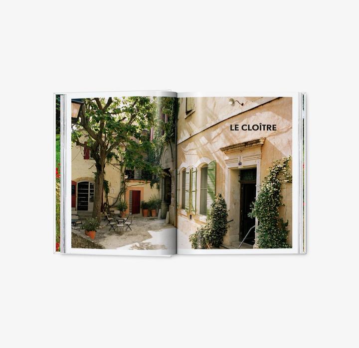 Actual product image Living in Provence. 40th Ed (English, French, German, Barbara & René Stoeltie, Bags, Angelika Bags, 2023)