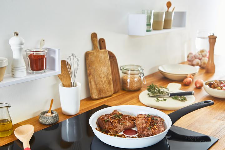 Image du produit Tefal Ceramic Control (28 cm, Poêle à frire, Aluminium)