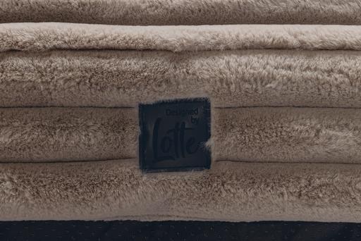 Productafbeelding Designed by Lotte Reza ligkussen (Hond)