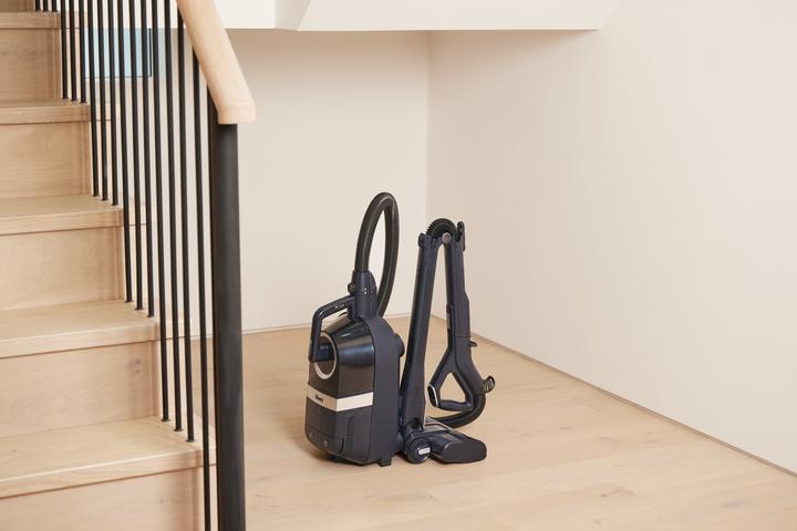 Actual product image Shark CZ250EUT Bagless Floor Vacuum Cleaner, Pet + AntiHair
