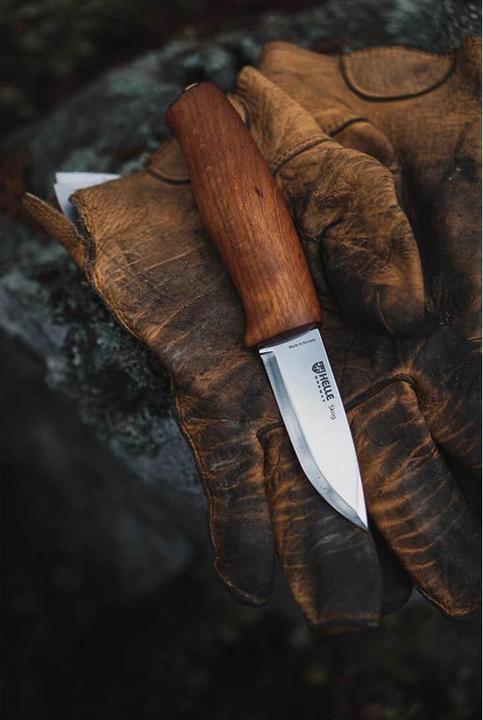 Actual product image Helle Belt knife Skog, three-layer steel, beech wood handle, leather sheath (7.60 cm)