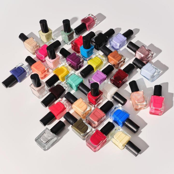 Actual product image Catrice Gel Affair Nail Lacquer No. 033 Green Long-Lasting (033 You're The Lime To My Tequila, Gel-Effect Nail Polish)