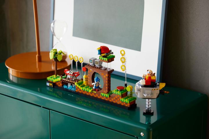 Immagine prodotto LEGO Sonic the Hedgehog - Green Hill Zone (21331, LEGO Ideas)