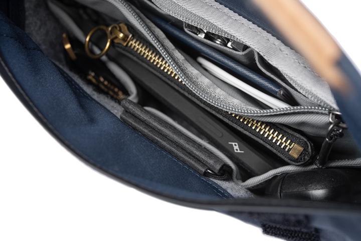 Actual product image Peak Design Field Pouch v2 (Camera shoulder bag, Camera hip bag, 3 l)