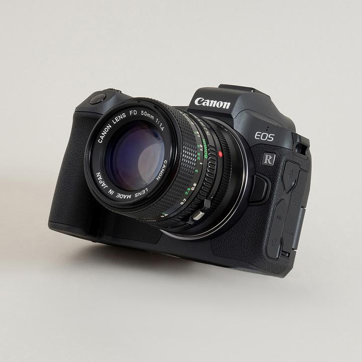 Actual product image Urth Lens Mount Adapter: Compatible with Canon FD Lens to Canon RF Camera Body