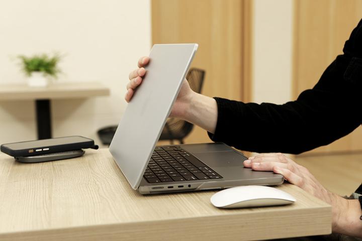 Produktbild Moshi iGlaze Hardshell Case - Obudowa MacBook Pro 14" (2021) (Stealth Clear)" (14", Apple)