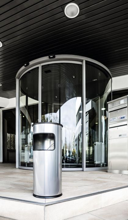 Immagine prodotto Durable Posacenere a piedistallo con setaccio (17 l)