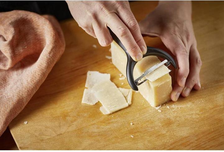 Actual product image Fiskars Vegetable peeler