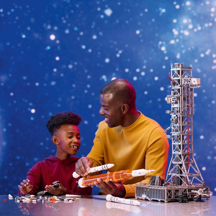 Image du produit LEGO Base de lancement Artemis de la NASA (10341, LEGO Icons, LEGO difficiles à trouver)
