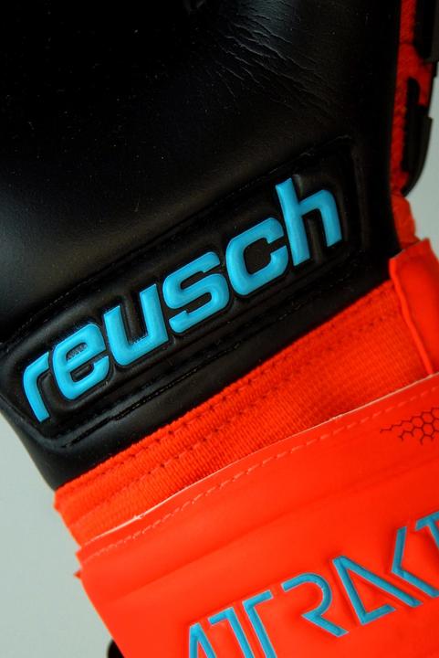 Actual product image Reusch Attrakt Freegel Gold Finger Support Goalkeeper Glove (8)
