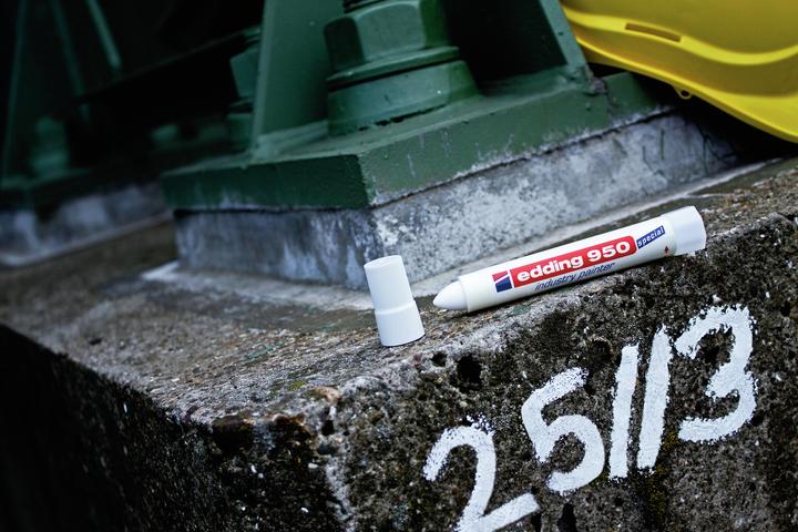 Actual product image Edding Industriemarker 950 (Black, 10 mm, 1 x)