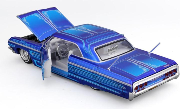 Actual product image Maisto Chevrolet Impala 1964 Lowrider 1/24 blue
