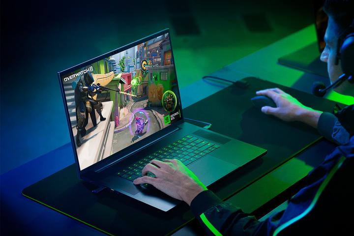 Produktbild Razer Blade 18 (18", Intel Core i9-13950HX, 16 GB, 1000 GB, Eng. Int.)