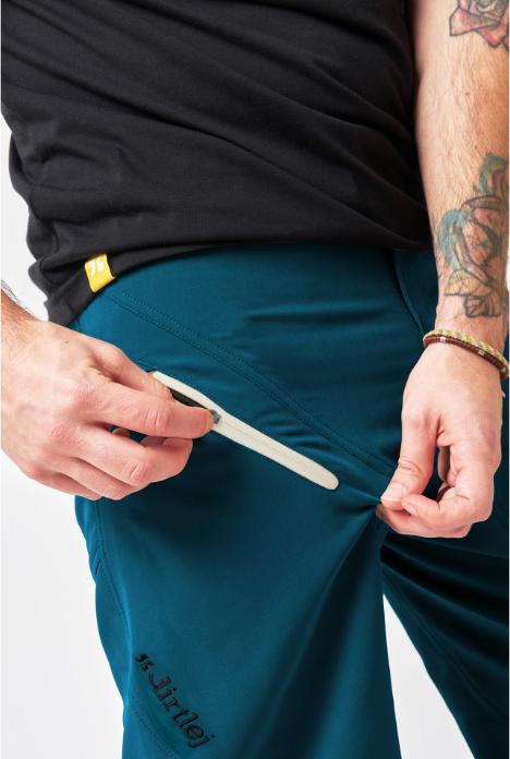 Produktbild dirtlej Trailscout MTB Shorts Blacklabel (XL)