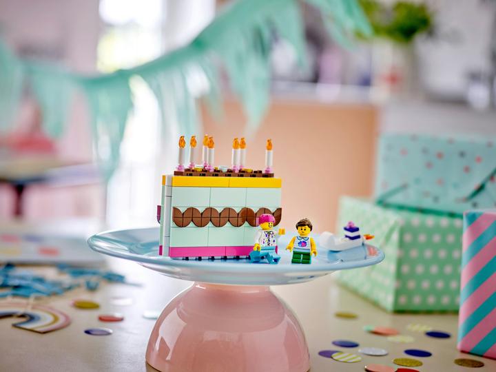 Actual product image LEGO Birthday Cake (40641, LEGO Classic, LEGO Rare Sets)