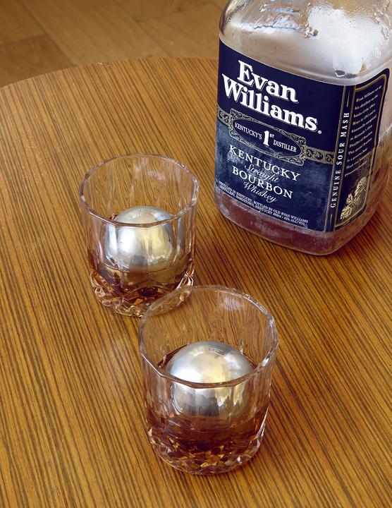 Produktbild Kikkerland Whiskey Balls (Whisky Steine)