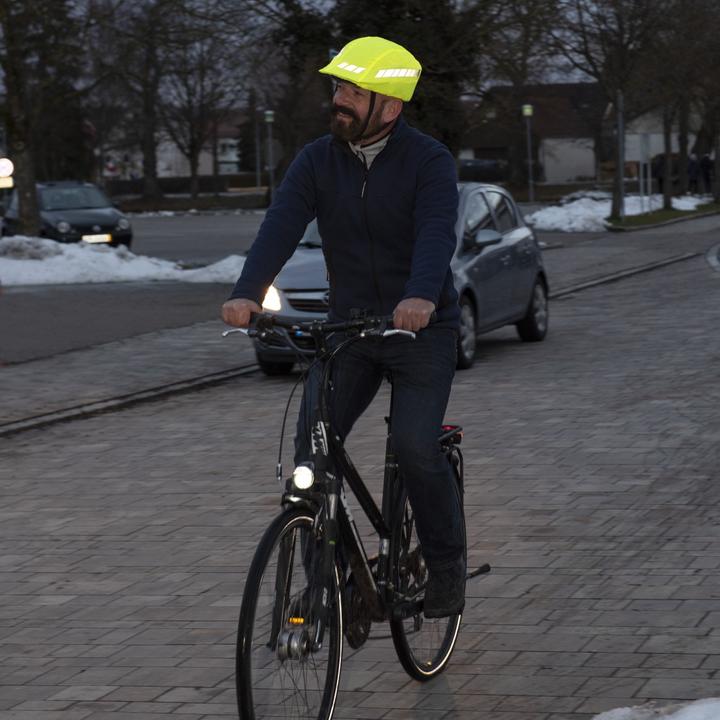 Actual product image Hama Helmüberzug für Fahradhelme, reflektierend, wasserabweisend, Neongelb