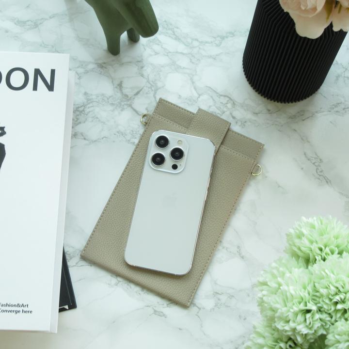 Produktbild PhoneLook Elegante universelle Smartphone Umhängetasche aus veganem Leder inkl. Umhängegurt aus Leder (vegan) (Samsung Galaxy S24 Ultra)