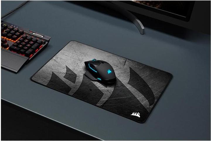 Image du produit Corsair MM300 PRO Tapis de souris de jeu en tissu anti-fuite de qualité supérieure - taille moyenne (M)
