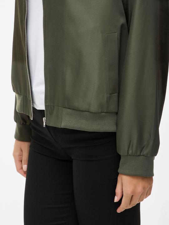 Actual product image Vila Reissverschluss Bomberjacke (34)