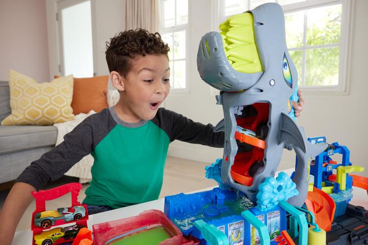Actual product image Hot Wheels City Ultimate Shark Car Wash